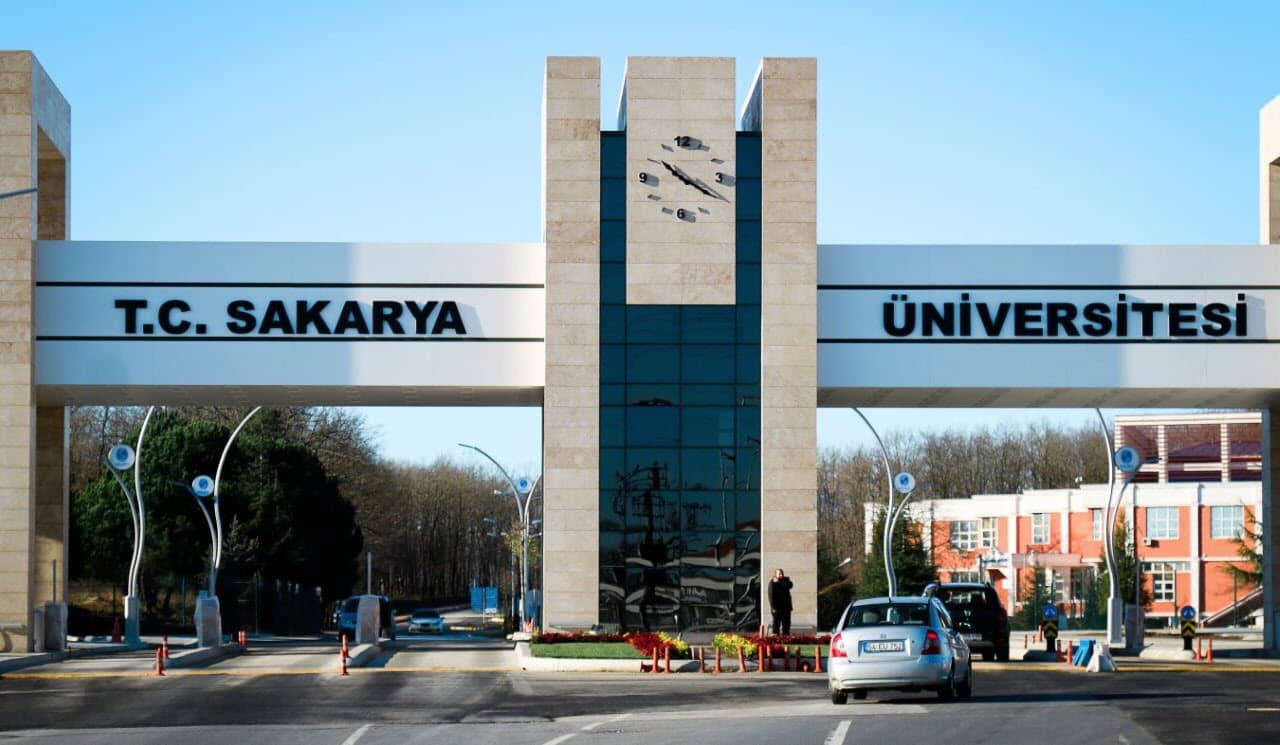 درب ورود دانشگاه ساکاریا ترکیه